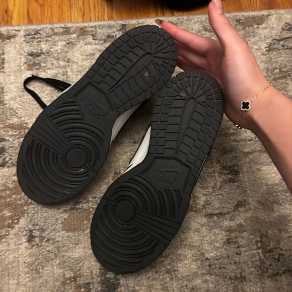 Nike Panda Dunks - Picture 4 of 4